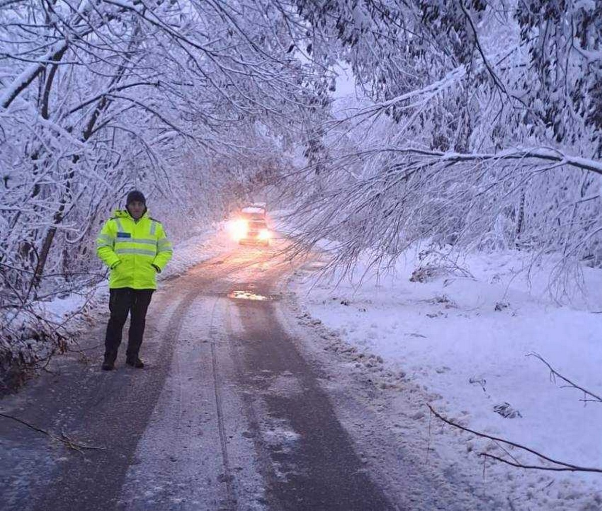 Drumuri închise din cauza zăpezii.
