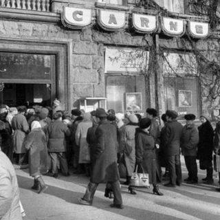 Ce mâncau românii pe vremea lui Ceaușescu?