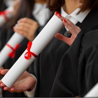 Doar unul din zece români din opt județe din România are studii superioare.