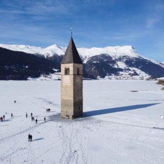 Ruinele unui sat inundat din Italia care au ieșit din nou la suprafață.