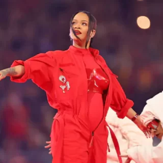 Rihanna, dezvăluiri despre grijile de mămică.