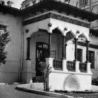 Detalii despre Casa Lahovary din București.