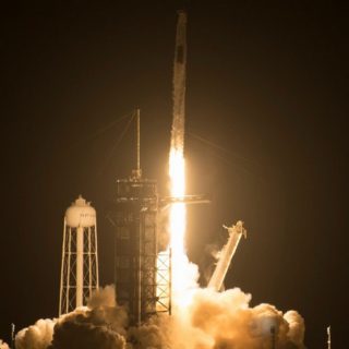 SpaceX a lansat încă o navetă cu 4 astronauți.