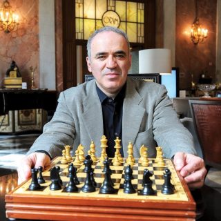 Garry Kasparov revine la București pentru o competiție importantă din luna mai.