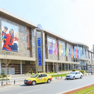 Primul mall deschis în București.