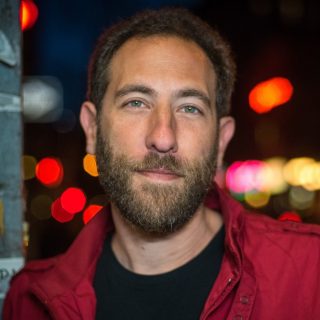 Comediantul Ari Shaffir, stand-up la Sala Palatului pe 13 mai.