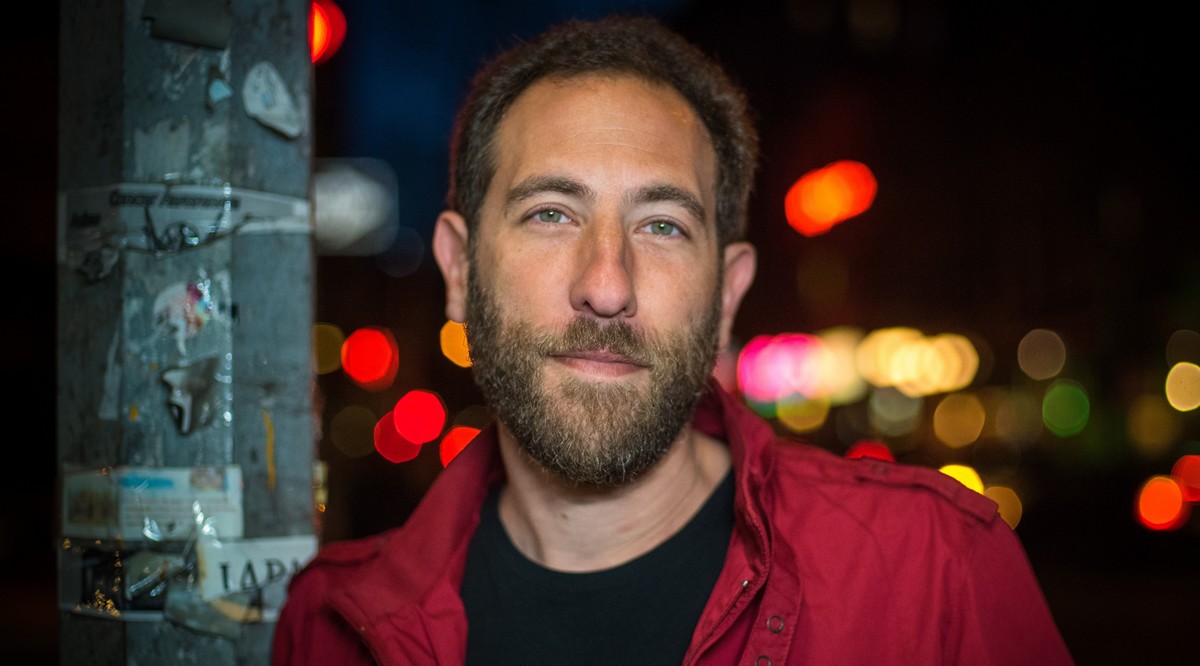 Comediantul Ari Shaffir, stand-up la Sala Palatului pe 13 mai.