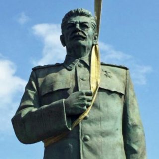 Detalii despre cea mai mare statuie din București.
