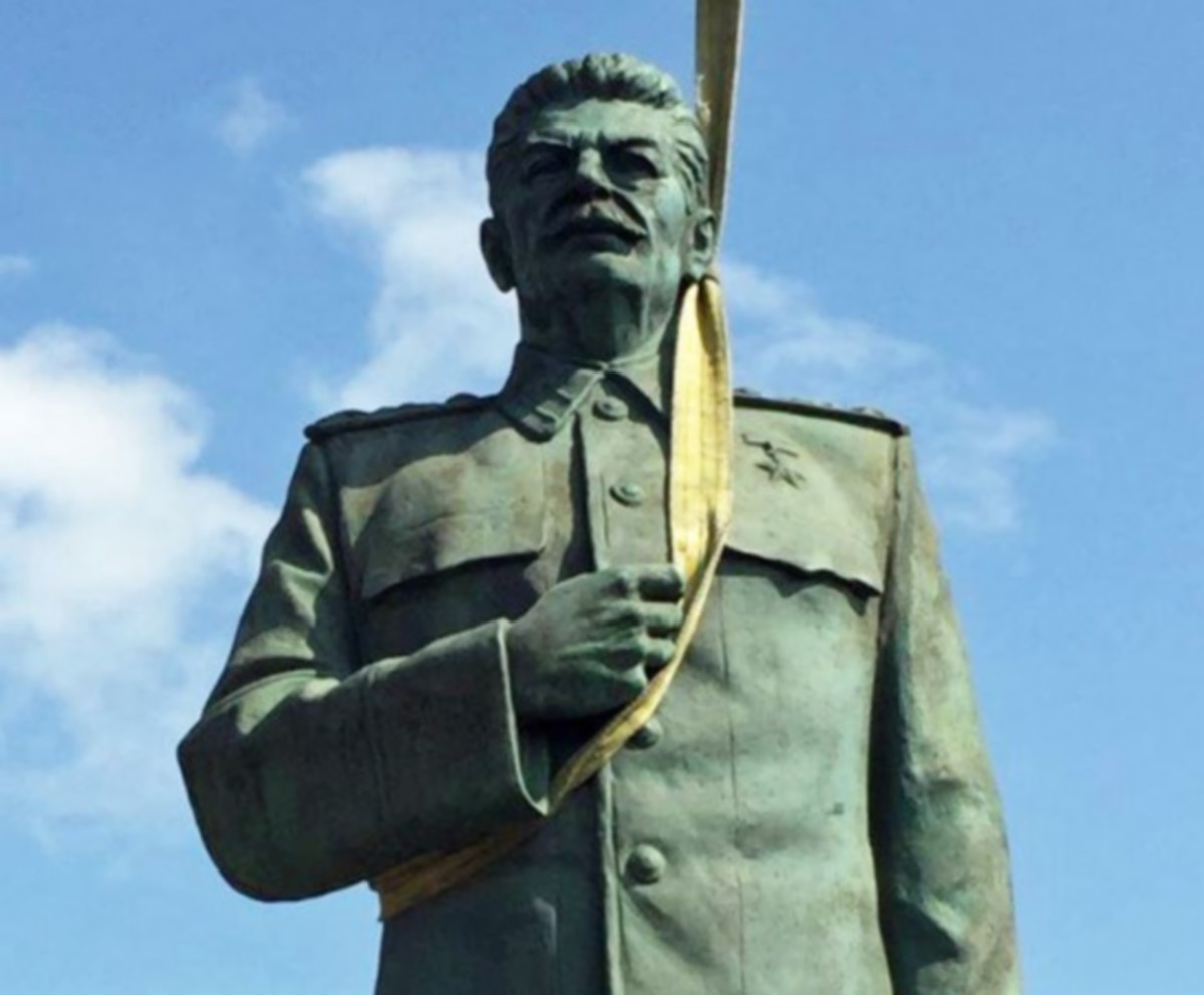 Detalii despre cea mai mare statuie din București.