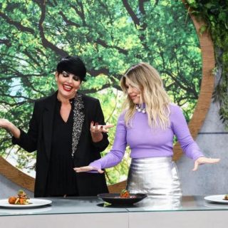 Chefi la cuțite: seiful cu amulete a ajuns la unul din jurați.
