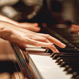 Chill vibes & Piano #ByTheLake, eveniment găzduit de Berăria H.