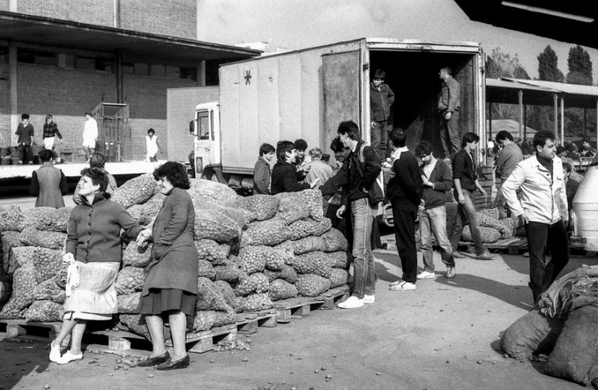 Produse din perioada comunistă.