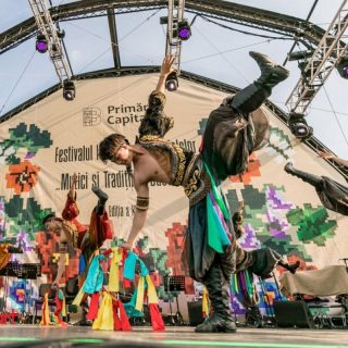 Festival internațional de folclor în București.