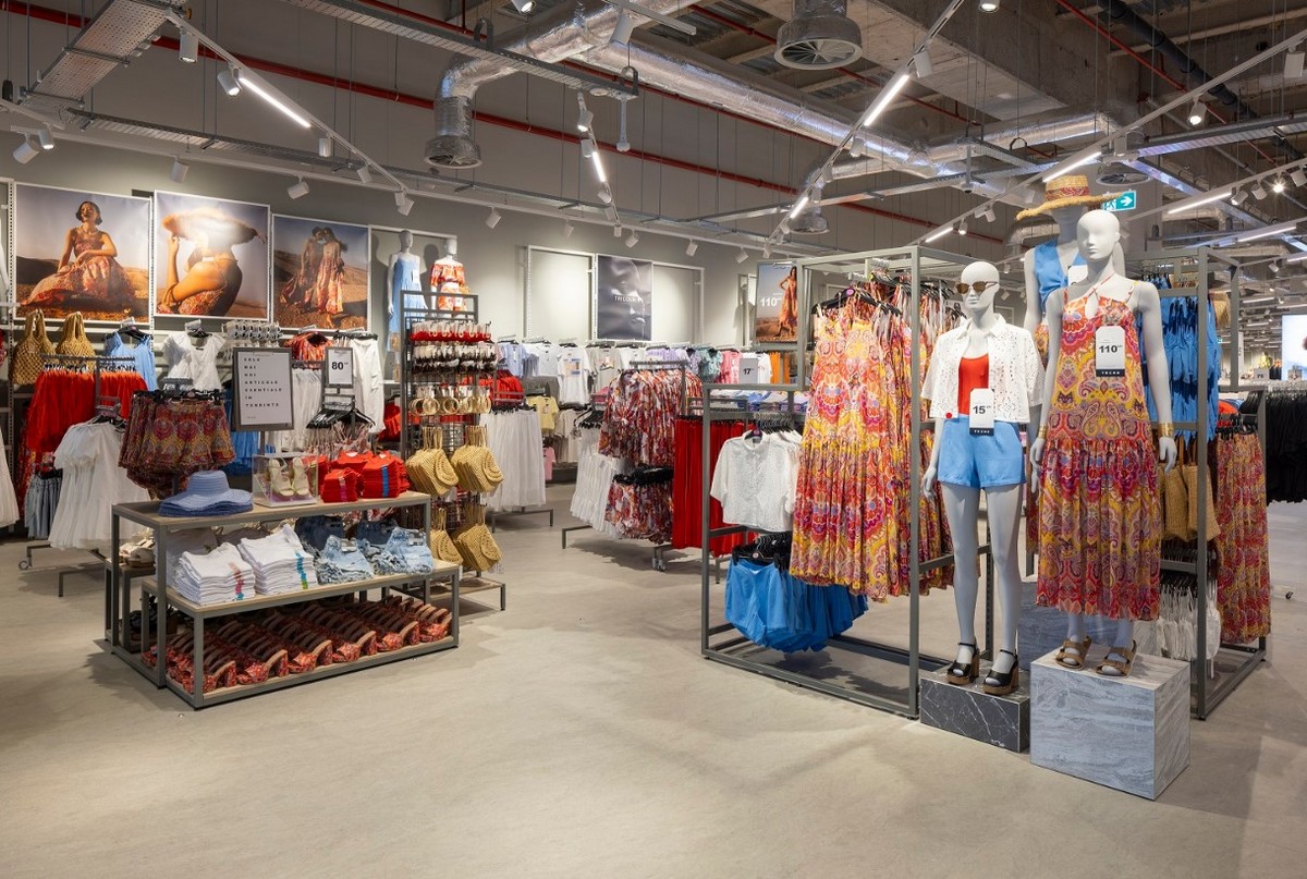 Poze din cel de-al doilea magazin Primark din București.
