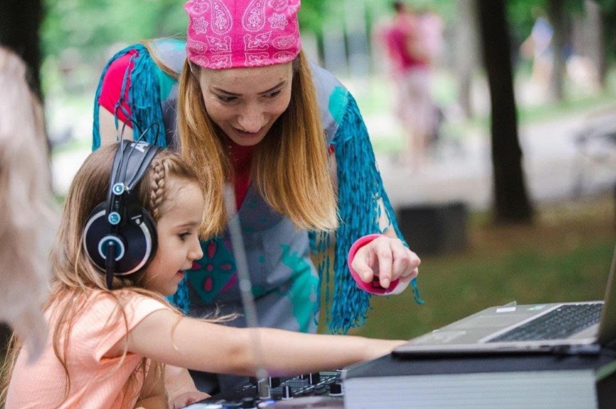 Radio Boot Camp vine cu o școală de vară gratuită pentru copii.