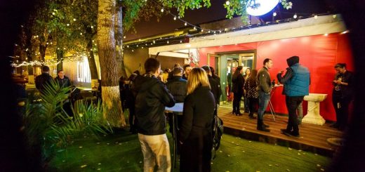 Stand-up pe terasa ComicsClub pe 23 iunie.