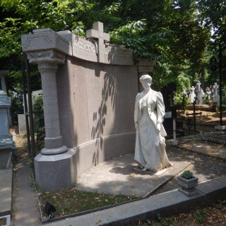 Ce se știe despre statuia doamnei cu umbrela din Cimitirul Bellu?