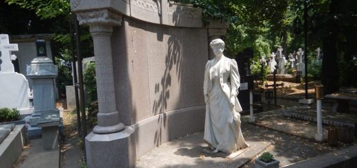 Ce se știe despre statuia doamnei cu umbrela din Cimitirul Bellu?