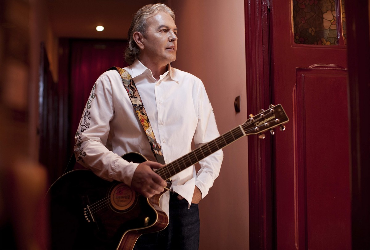 Ducu Bertzi cântă pe 18 iulie la Riviera Park.