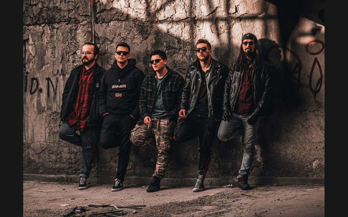 Trupa Your Midwife On Ice vine în București pe 27 iulie.