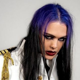Kim Dracula este noul Marilyn Manson.