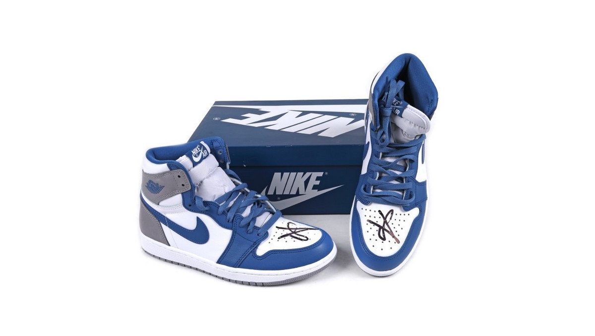 Premieră în România: licitație de sneakers pe 11 iulie.