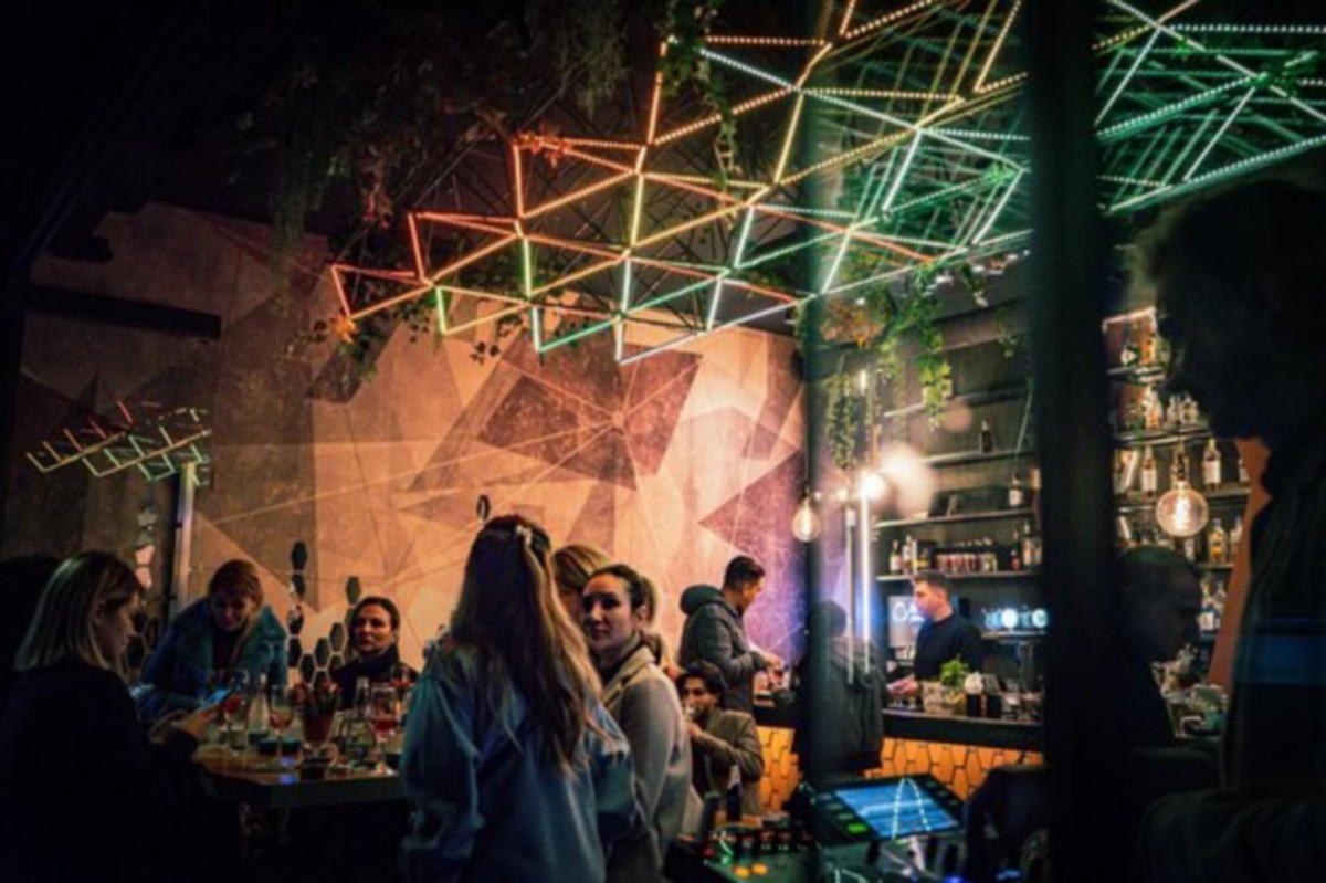 Petrecere pe 6 august la Nativ Bar Românesc.