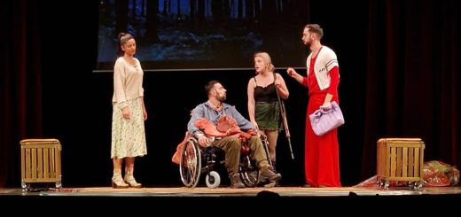 Piesă de teatru la Godot pe 20 iulie.