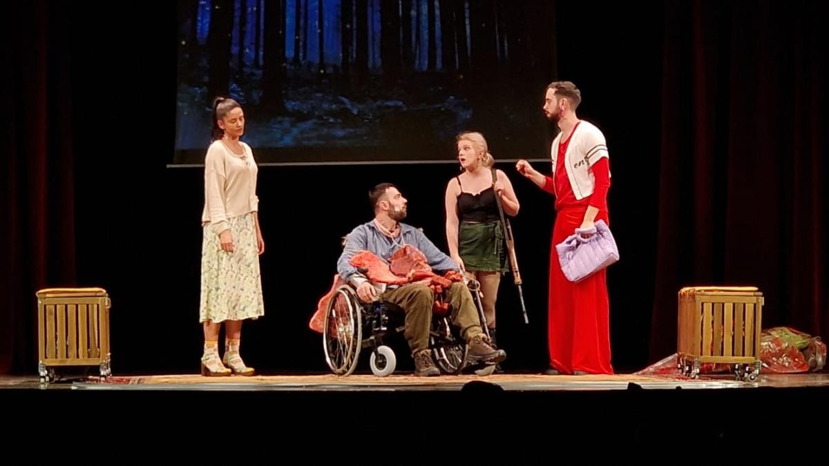 Piesă de teatru la Godot pe 20 iulie.