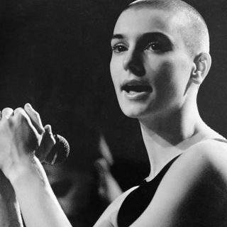 Cântăreața Sinead O'Connor a murit.