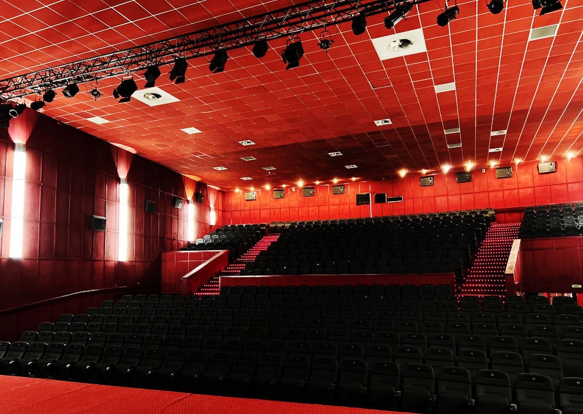 Spectacol de teatru pe 12 septembrie.