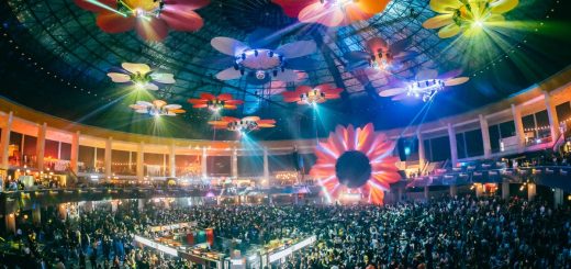 Show spectaculos din ultima seară a festivalului Nostalgia.