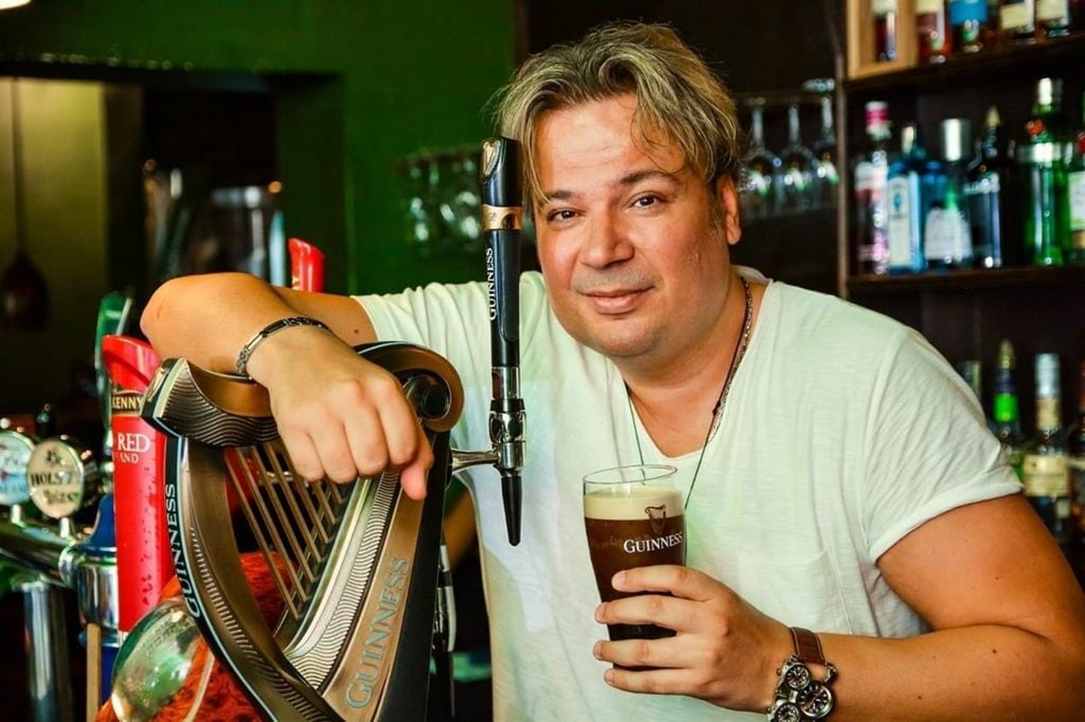 Dan Helciug cântă pe 31 august la Berăria H.