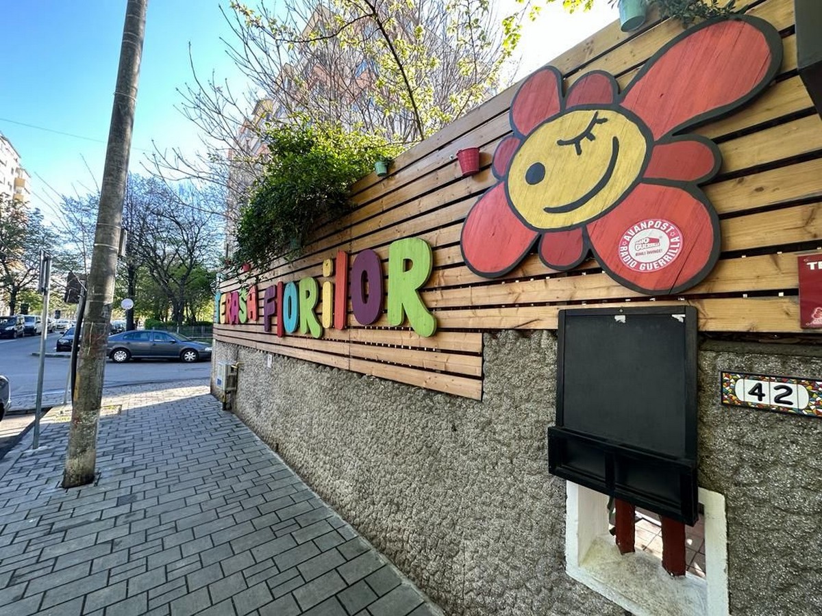 Eveniment karaoke la Terasa Florilor.