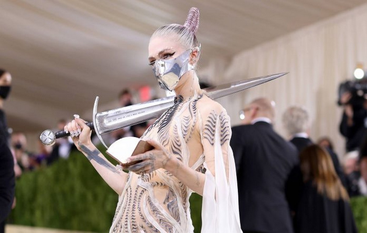 Grimes, piesă nouă pentru streameri.