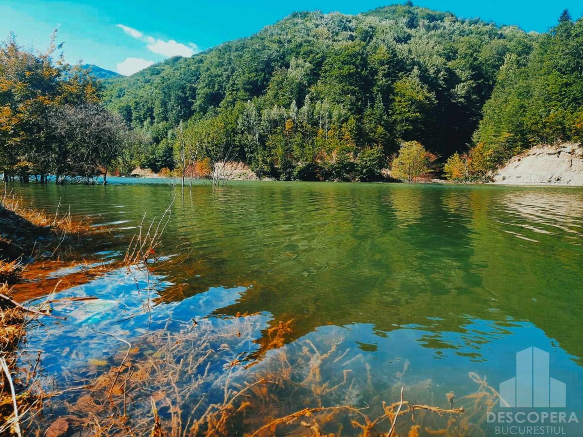 Lacul Siriu, locația de vis aproape de București.