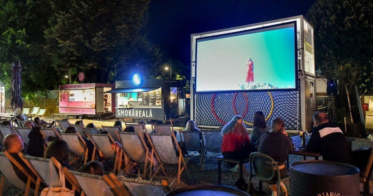 Program cinema în aer liber.