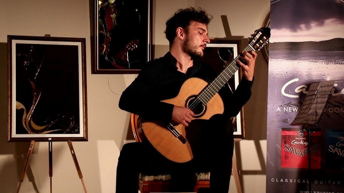 Radu Vâlcu are concert pe 7 septembrie la Trei Bețivi Bar.