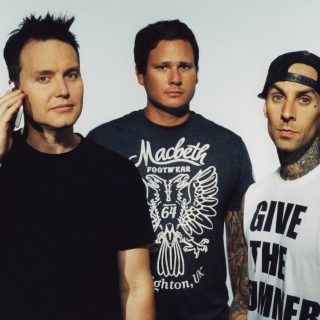 Blink-182 anunță un nou album.