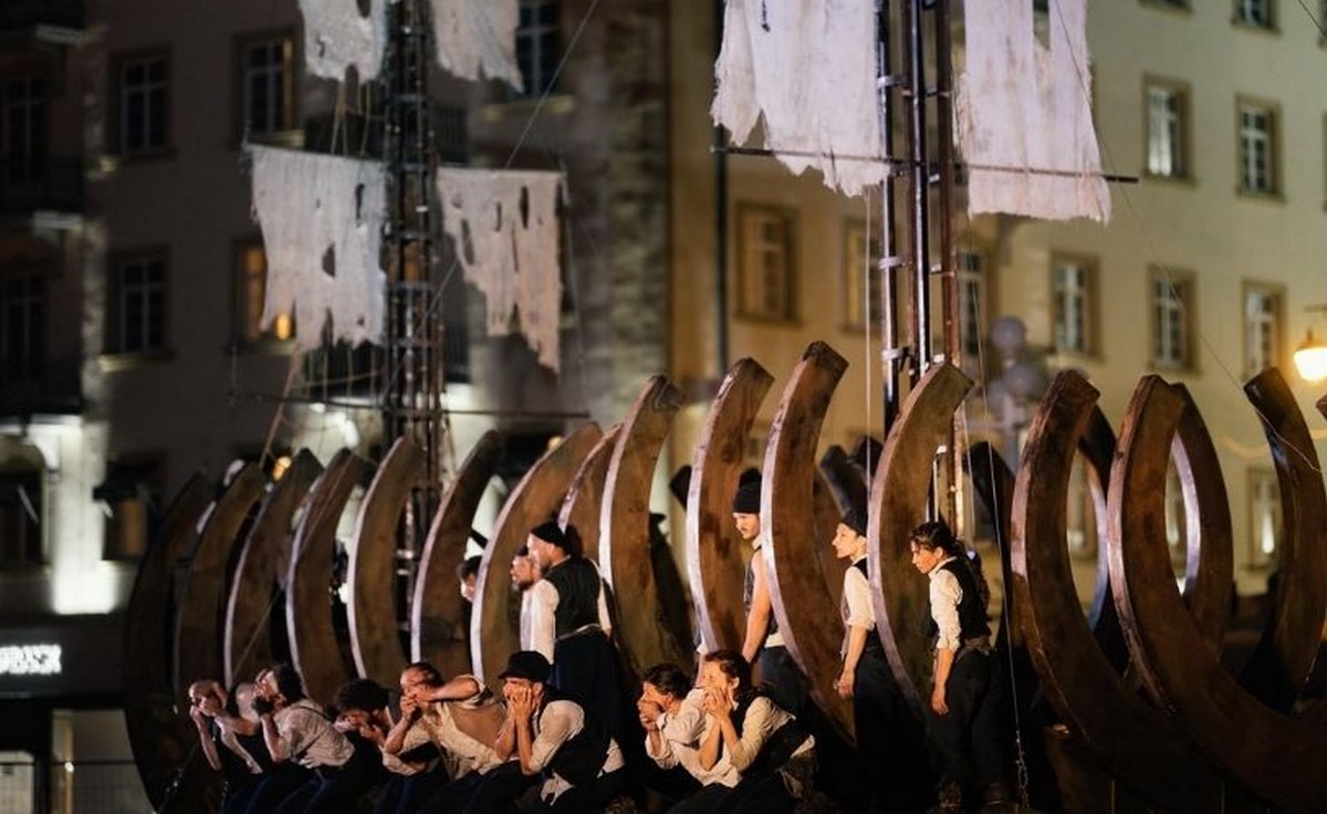 Teatrul Odeon găzduiește Festivalul Teatrelor Maghiare.