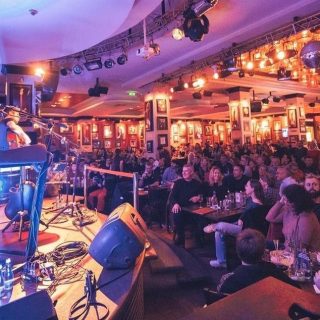 Happy Monday la Hard Rock Cafe.