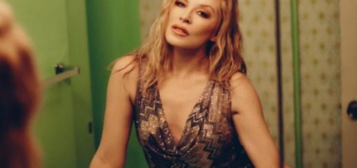 Kylie Minogue lansează un nou album.