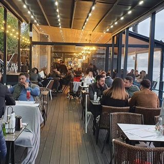 S-a redeschis restaurantul Taverna Racilor din Herăstrău.