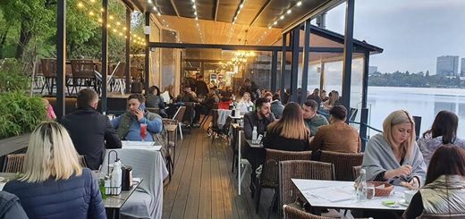 S-a redeschis restaurantul Taverna Racilor din Herăstrău.