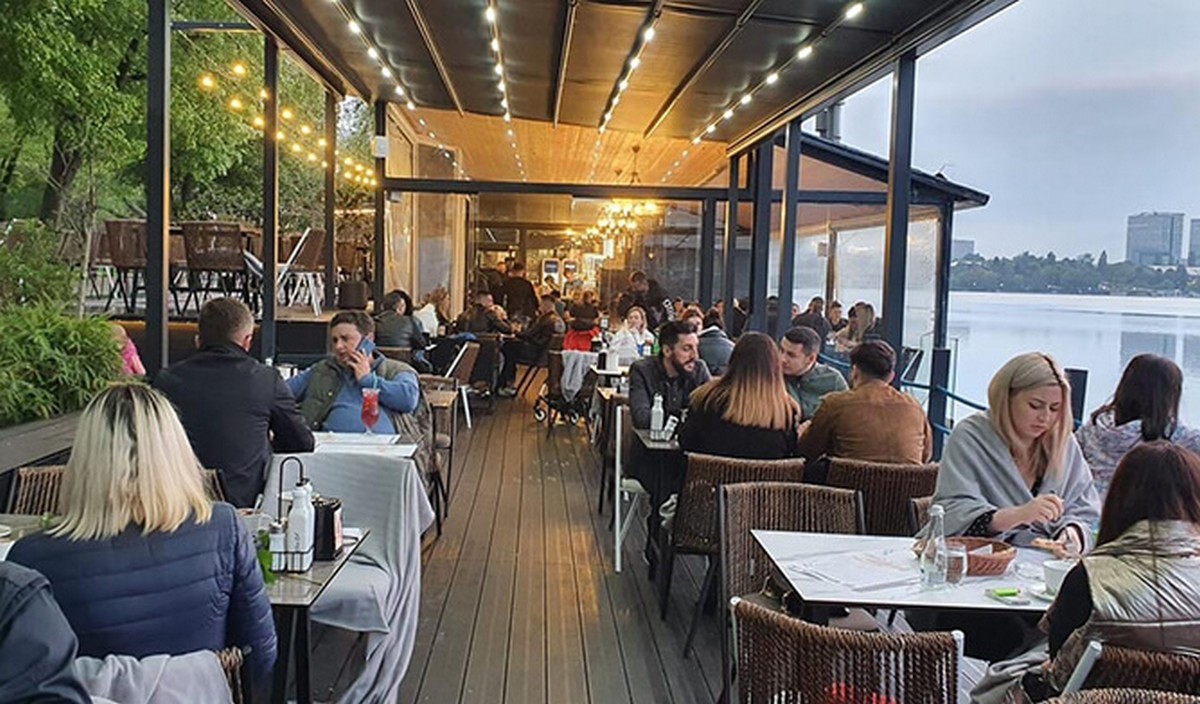 S-a redeschis restaurantul Taverna Racilor din Herăstrău.