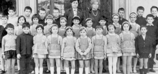 Uniforma obligatorie în comunism.