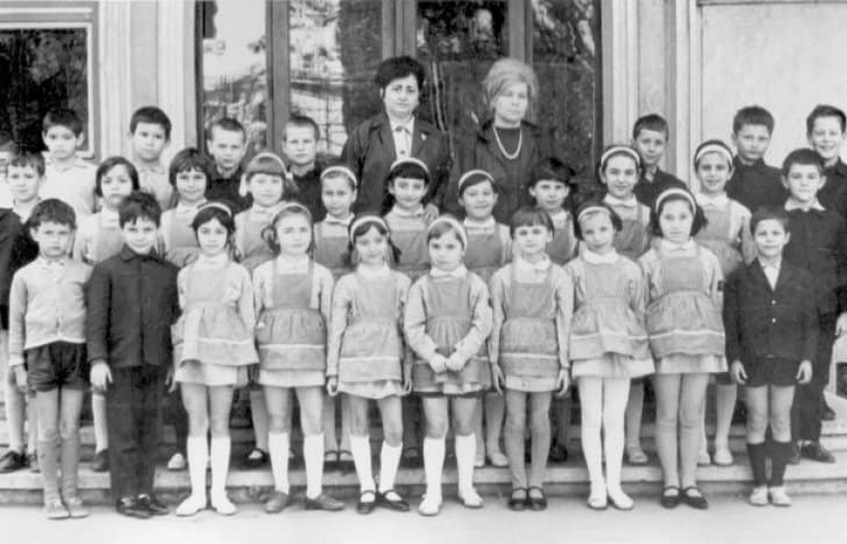 Uniforma obligatorie în comunism.