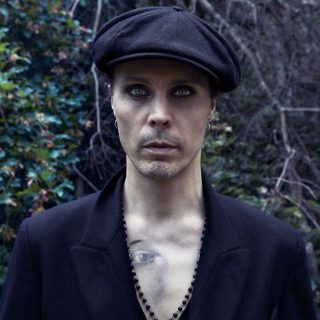 Ville Valo urcă pe scena de la Sala Palatului pe 8 aprilie 2024.
