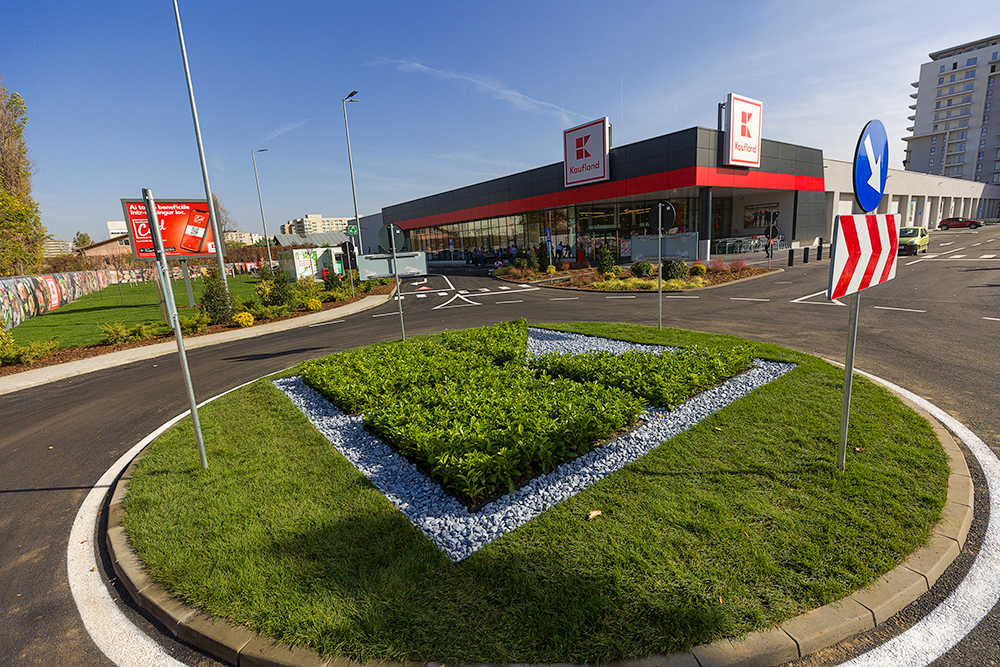 Kaufland inaugurează un nou magazin cu acoperiș verde în București