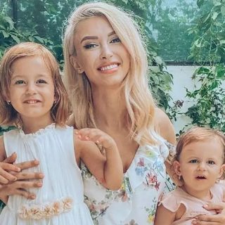 Andreea Bălan a lansat prima piesă alături de fiica cea mare: piesa ,Copilărie' este acompaniată și de un videoclip.